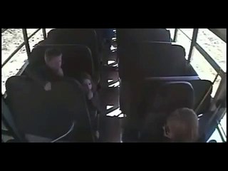 Une assistante scolaire sauve un enfant de l'étouffement sur le trajet de l'école