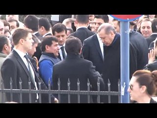 Başbakan Erdoğan, simit dağıttı