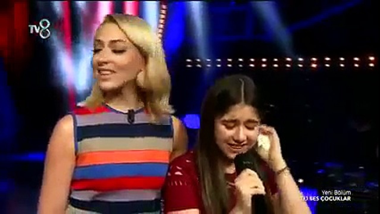 Hadise & Sabina Abbasbeyli Hurt performansı