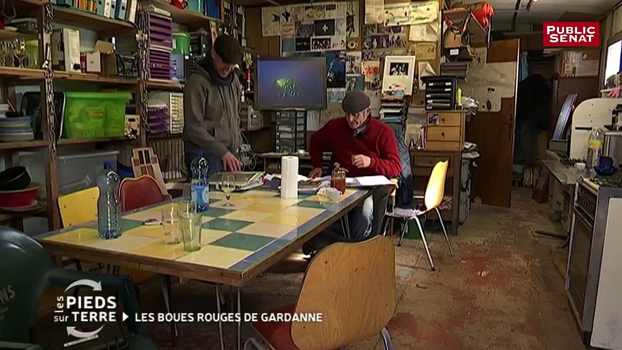 Menaces sur la mer mediterranée - Les pieds sur terre