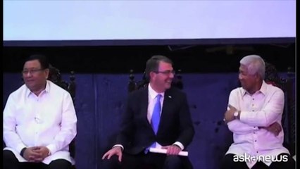 ASHTON CARTER DO TE VIZITOJE AEROPLANMBAJTESEN AMERIKANE NE DETIN E KINES SE JUGUT LAJM