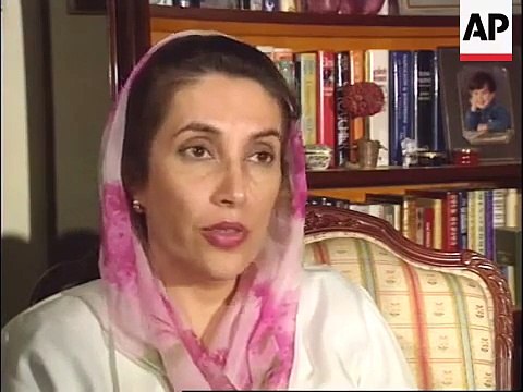 Watch Old Video of Asif Zardari When Nawaz Sharif Beat Him in Jail