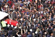 Şehit Polis Gözyaşlarıyla Toprağa Verildi; Acılı Baba 'Kahpe Kurşunlar Yürek Yakıyor'