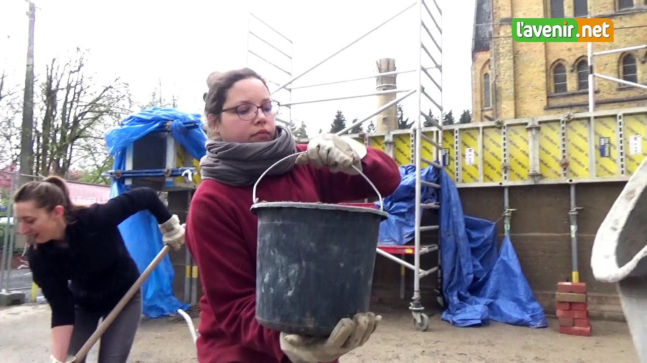 Les étudiants architectes construisent en terre