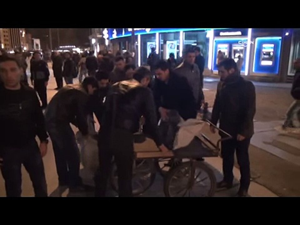 İstiklal Caddesi'nde seyyar satıcı operasyonu