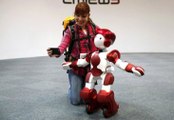 Hitachi İnsansı Robotu EMIEW3'i Tanıttı