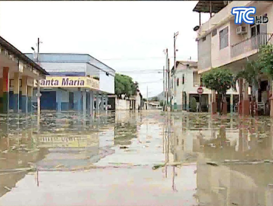 Desbordamiento del río Portoviejo deja decenas de afectados