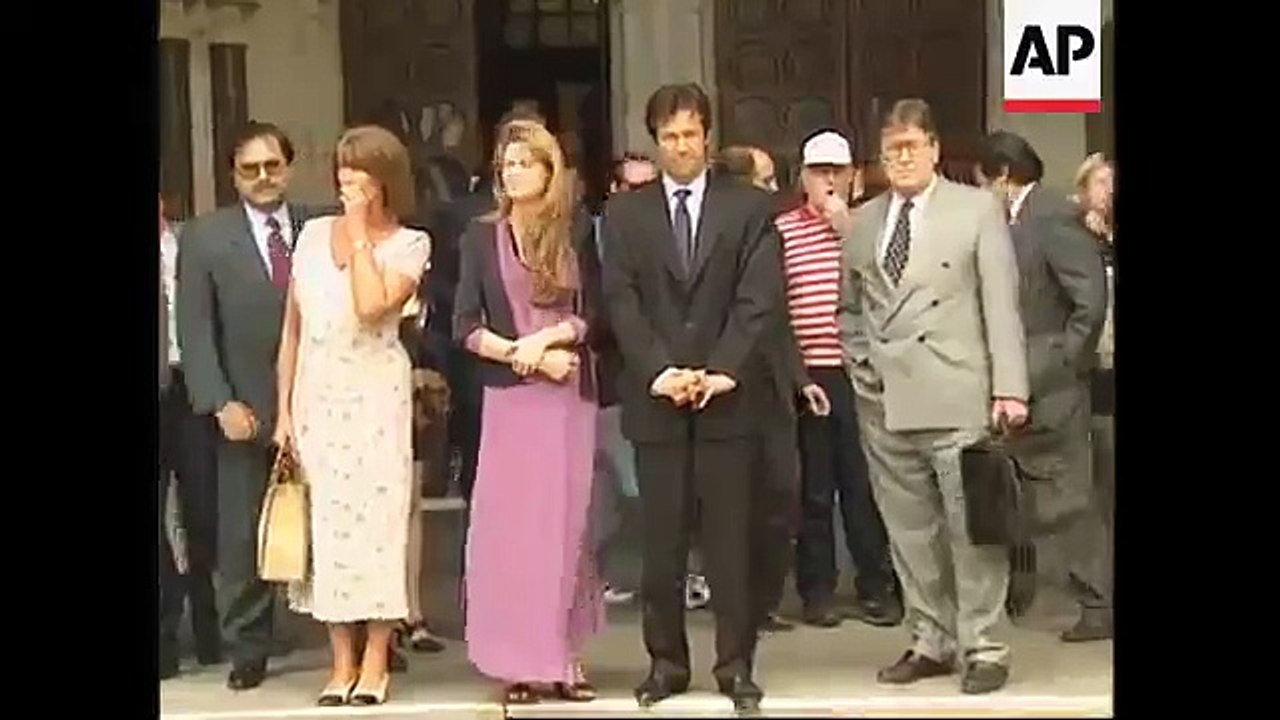 What Imran Khan Did When Reporter Says To Jamaima “Kiss Him”