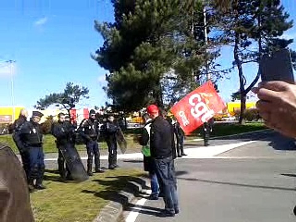 MANIFESTATION INTERDITE POUR LA VENUE DU PRESIDENT ! . . .