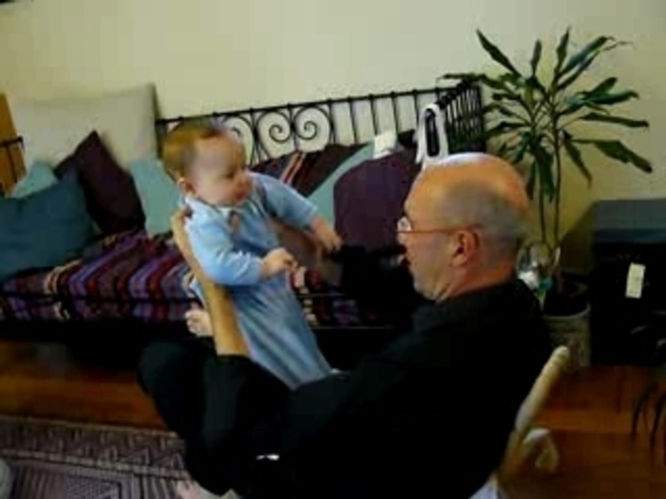 trop marrant ce papounet!