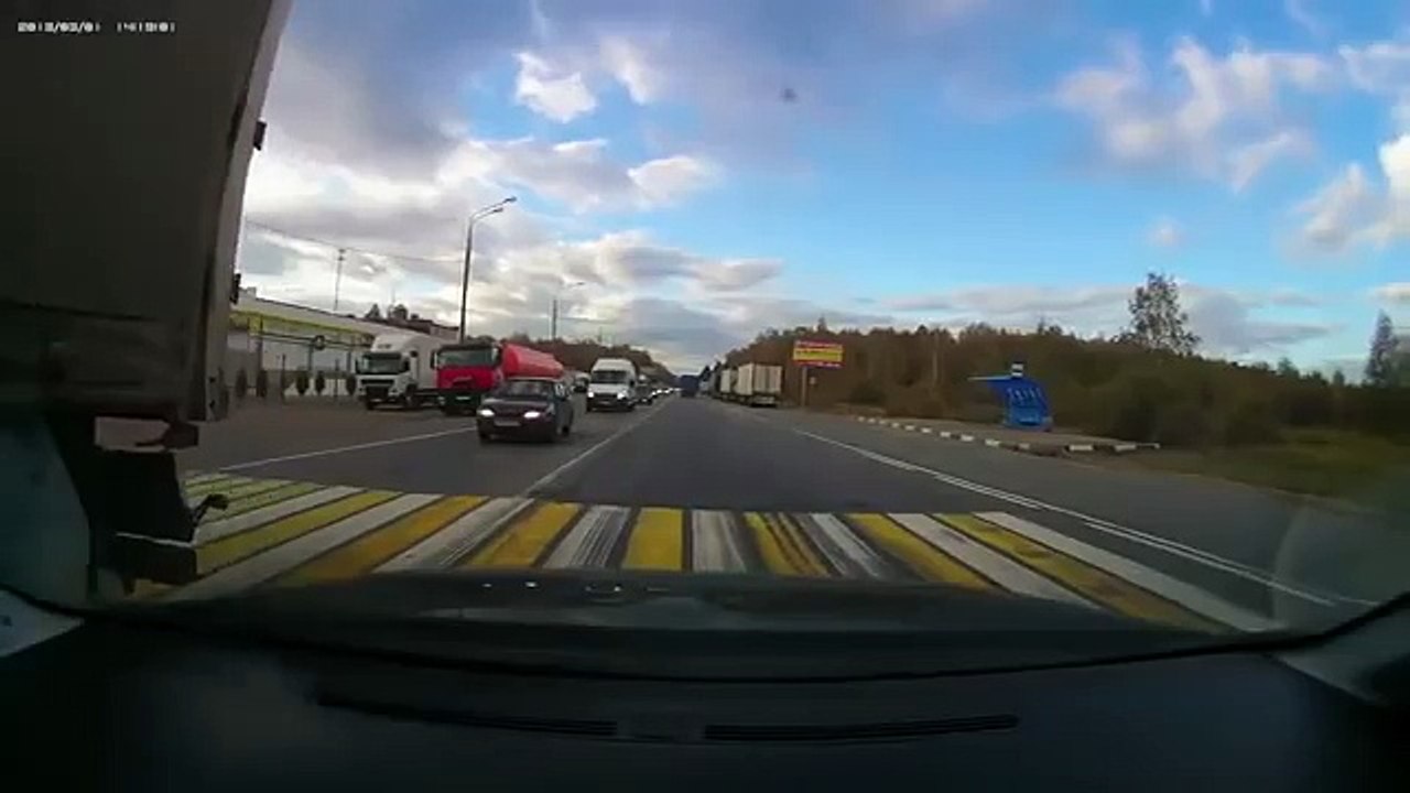 Most Shocking Car Crashes Car Accidents Horrible Car Crash Compilation HD (6)