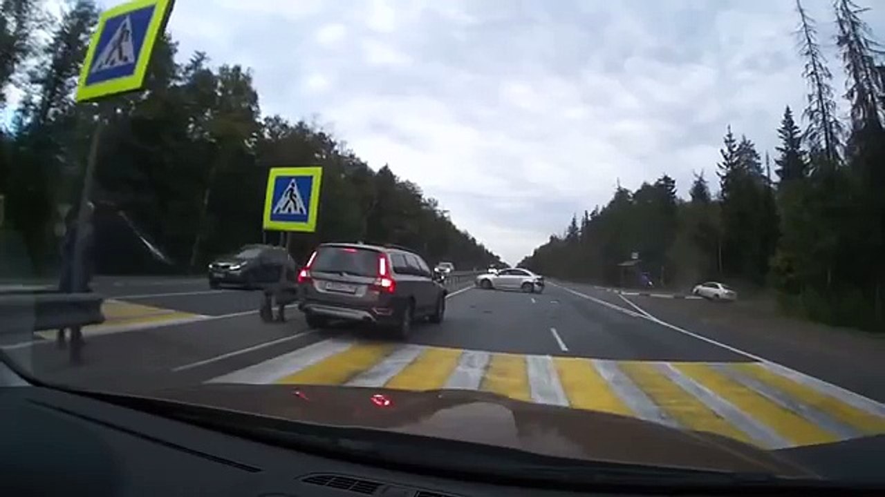 Most Shocking Car Crashes Car Accidents Horrible Car Crash Compilation HD (13)