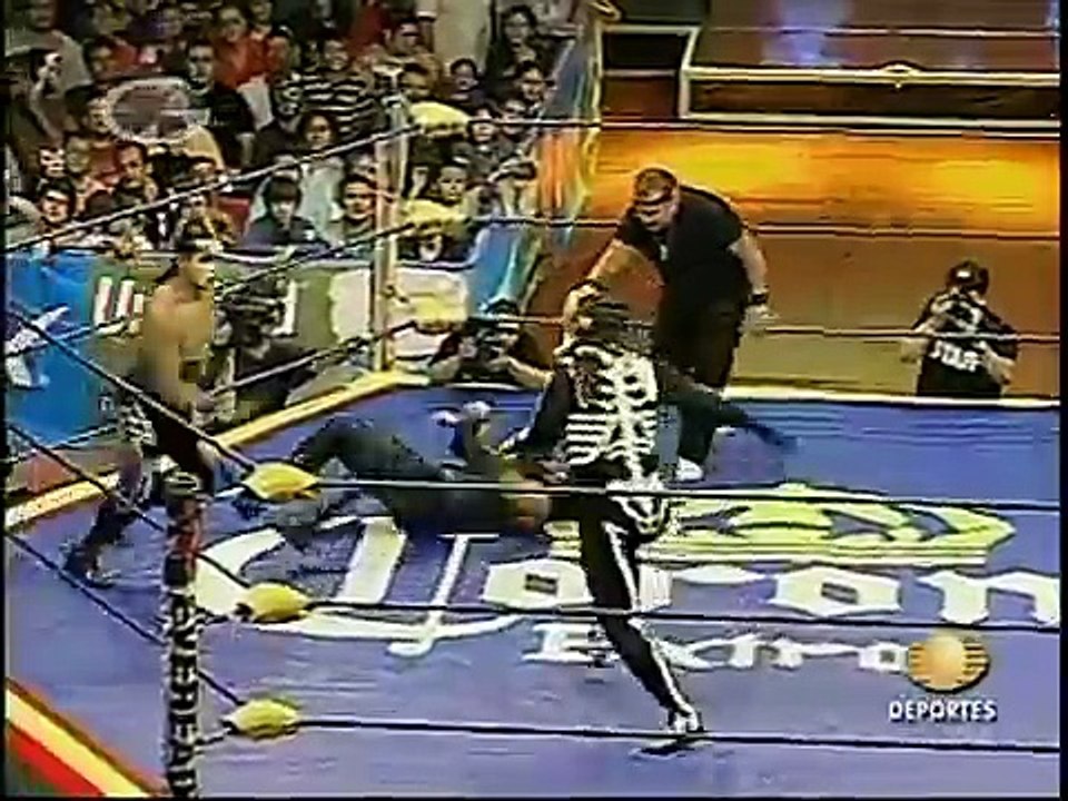 AAA-SinLimite 2009-05-18 Leon 05 Dr. Wagner Jr., La Parka & Super Fly vs. La Secta