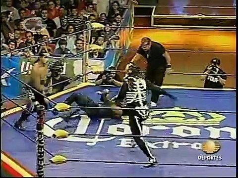 AAA-SinLimite 2009-05-18 Leon 05 Dr. Wagner Jr., La Parka & Super Fly vs. La Secta