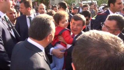 Namaz Kıldı, Partiyi Ziyaret Etti