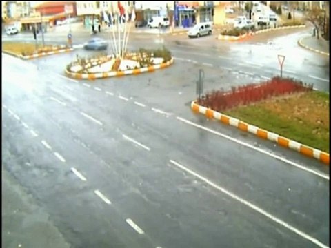 Mobese kameralarına yansıyan ilginç kazalar