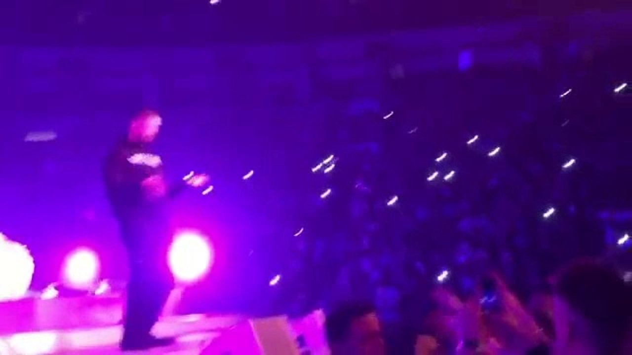 Rihanna ft. Drake Performs ''Work'' & ''One Dance'' & ''Jumpman'' (Live on the Anti-Tour in Toronto 2016)