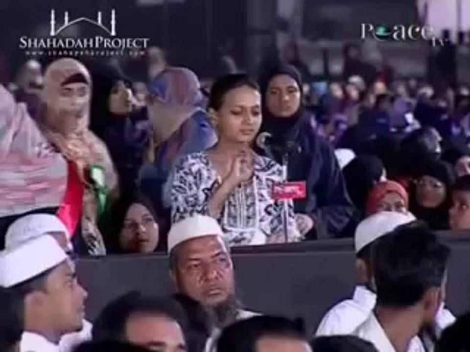A hindu girl arguing to the Zakir Naik about islam (Interesting session must watch)