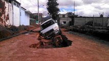 Cuatro vehículos quedaron atrapados en Ixtapaluca