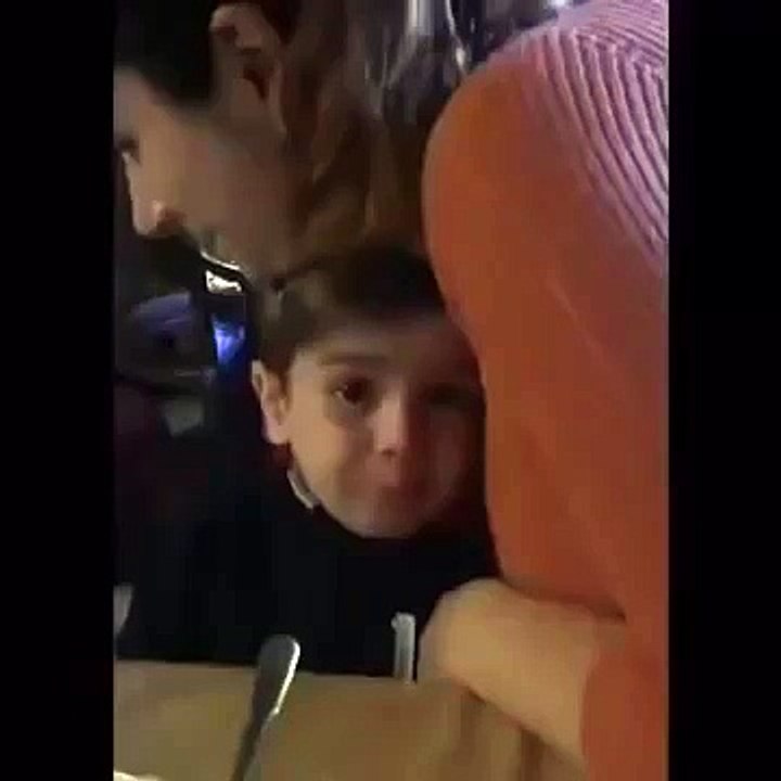 İlk aşk acısını yaşayan çocuk
