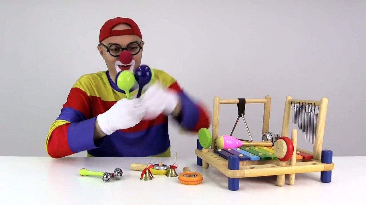 Çocuklar için eğlenceli film - Palyaço Dima müzik yapıyor