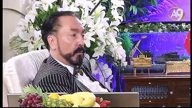 Komünistler komünizm ilerlerken halk gelen tehlikeyi görmezden gelir diyor bu oyunu bozalım