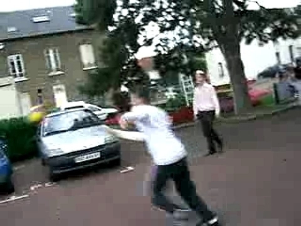 natjhan chalom  et ilana en star ki tire ds la ballon llol