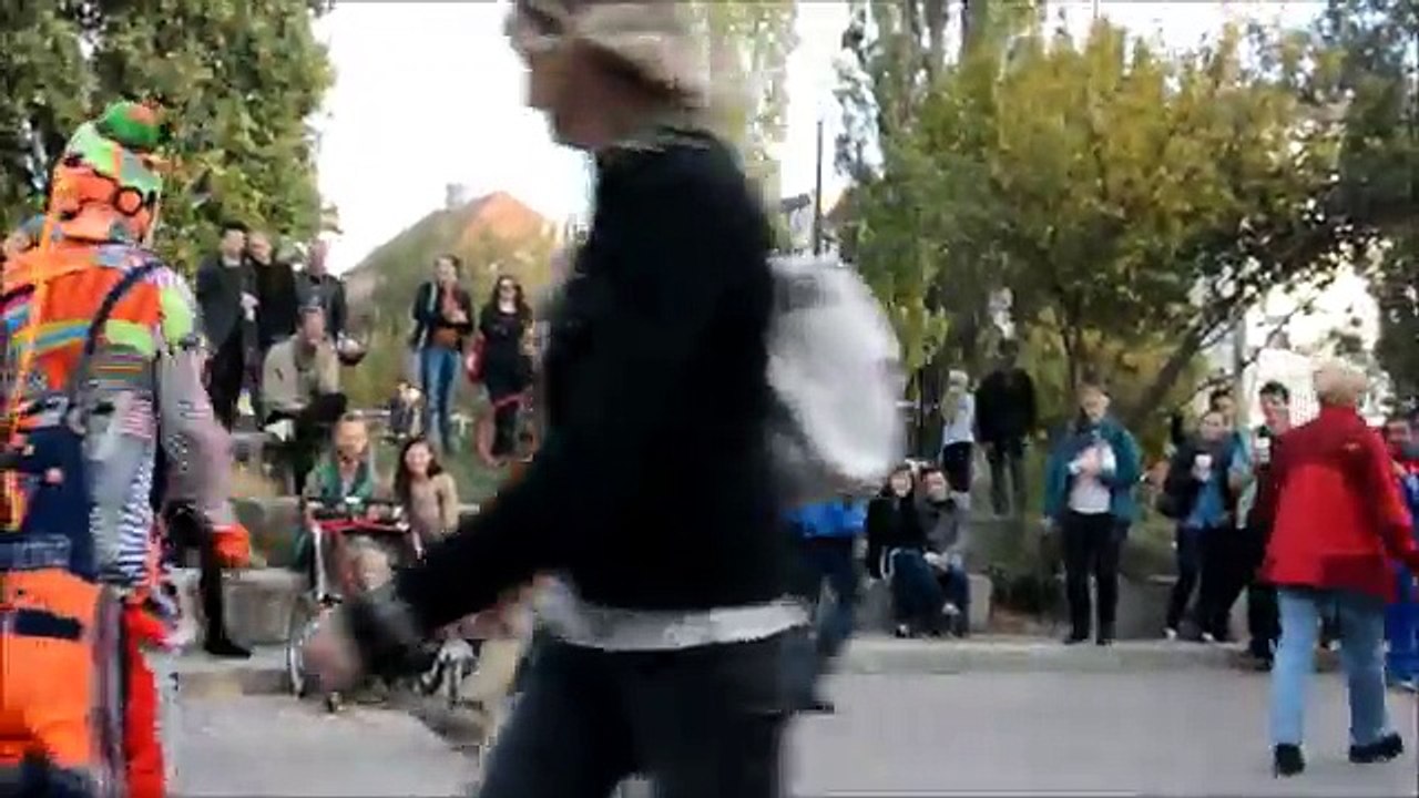 Mimo Karcocha en Allemagne à Berlin au parc Mauerpark - Vidéo drôle à mourire de rire