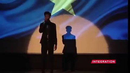 Wiil Yar Oo Kuu luuqeynaya Heestii Astaanta Calanka Somalia.Daawo