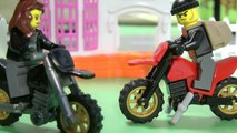 Лего полицейский арестовал лего преступников в лего сити Мультики для детей Про машинки