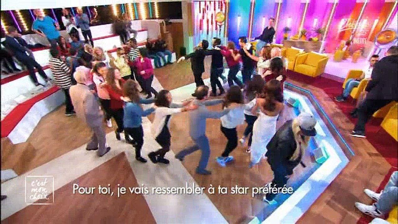 Le public et les invités d'Evelyne Thomas improvisent une danse sur "Les sardines" dans "C'est mon choix" - Regardez