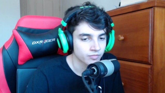 14 YEAR OLD BOY TWERKS