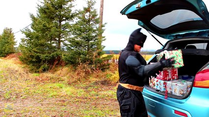 Spiderman vs Venom vs Batman with Santa Claus! Real Life Superhero Movie! [HD, 720p]