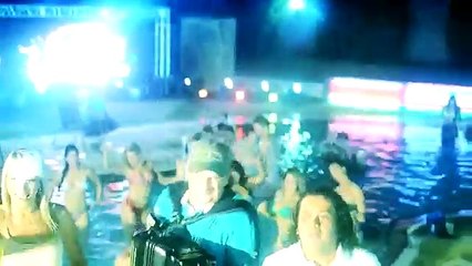 Solteiroes do Forro - Festa na Piscina   CLIPE OFICIAL.wmv
