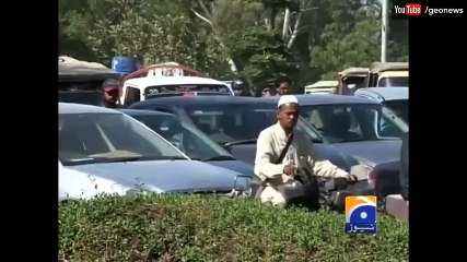 Protesters block Karachi roads cause traffic jam 30 March 2016