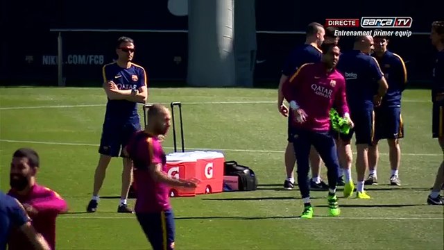 DIRECTE - Entrenament del FC Barcelona previ al partit amb el València CF (122)