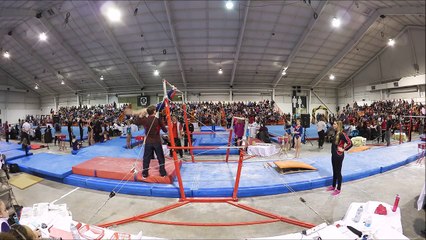 Il sauve la vie de sa gymnaste en la récupérant d'un saut raté