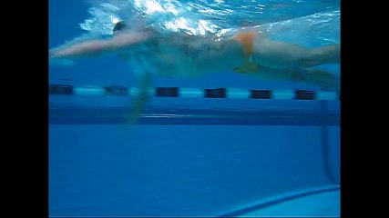 La culbute en 3 étapes : "How to do a Freestyle Flip Turn "