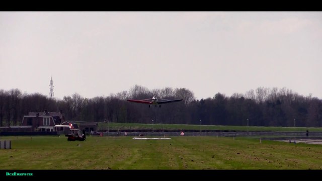 Comment les avions publicitaires accrochent leurs bannières