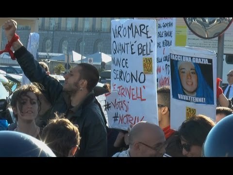 Napoli - Boschi contestata da centri sociali e NoTriv (15.04.16)
