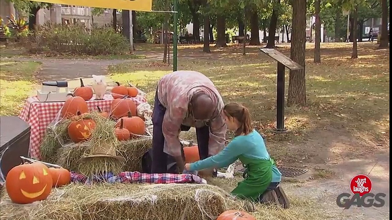 Scary Scarecrow Prank2