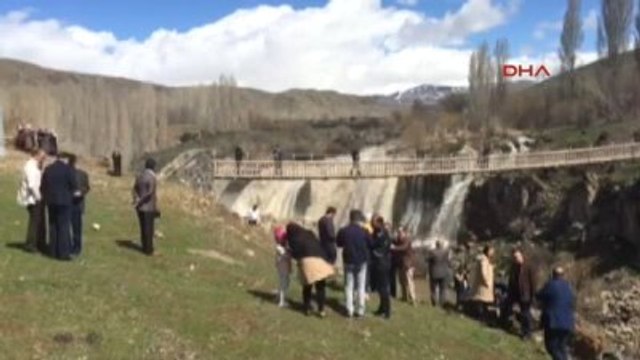 Van Muradiye Şelalesi Baharla Birlikte Coştu
