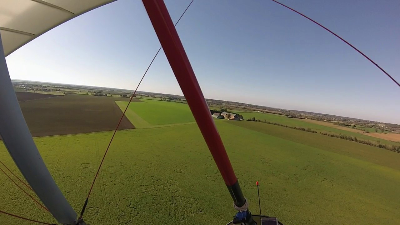 Atterrissage à Lourouet St Laurent (La Châtre _ Creuse)_CHERVUDUCIEL_HD