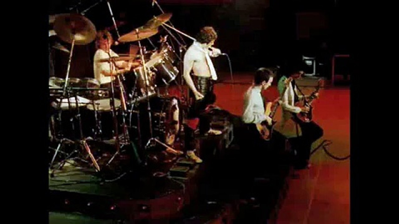 16. '39 (Queen-Live In Newcastle: 12/4/1979)