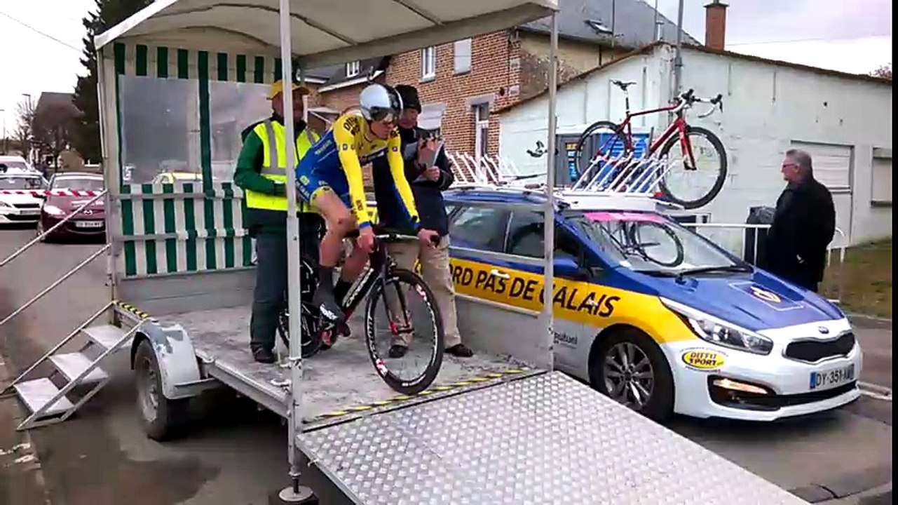 Boucles Cyclistes Sud-Avesnois : Alexys Brunel au départ du chrono