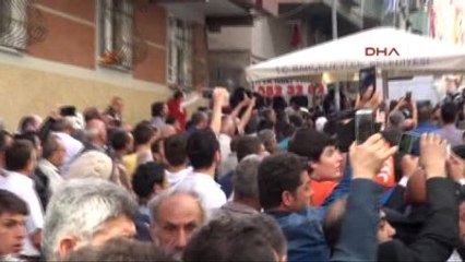 Şehit Er Özel'in Cenazesi Helallik İçin Evinin Önüne Getirildi