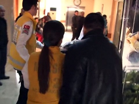 Eşini çocuğunun gözü önünde 30 yerinden bıçakladı