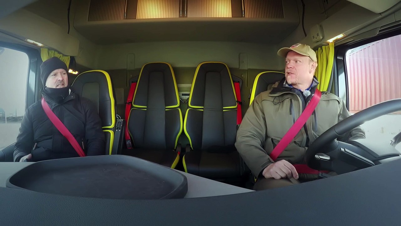Volvo Trucks - Volvo Trucks vs 750 Tonnes  An extreme heavy haulage challenge