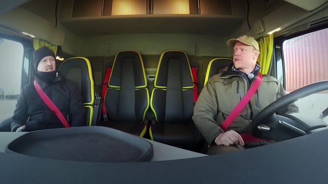 Volvo Trucks - Volvo Trucks vs 750 Tonnes An extreme heavy haulage challenge