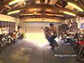 N'importe quoi en moto